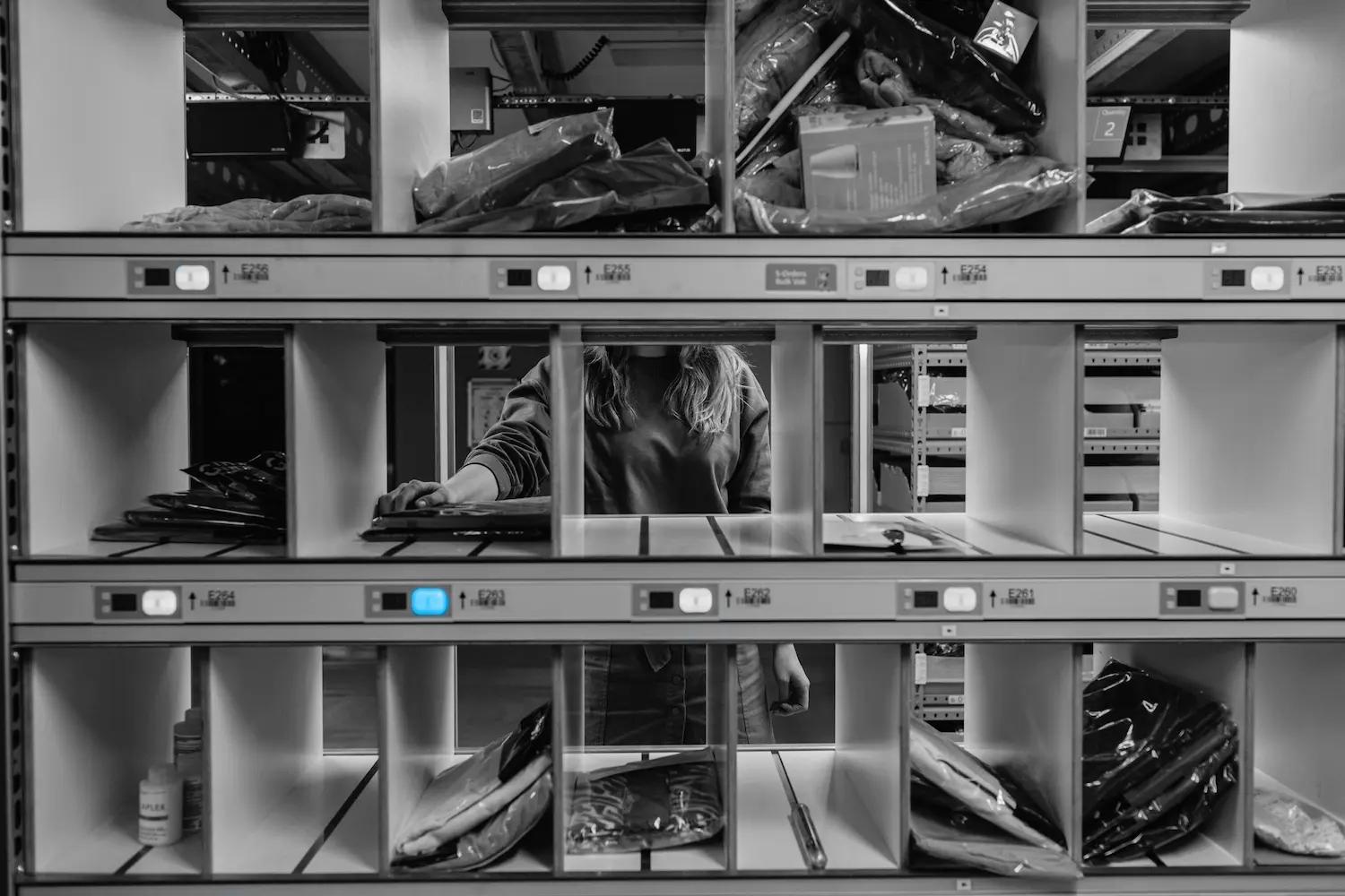 E-check wall 3 MontaWMS software wms en hardware